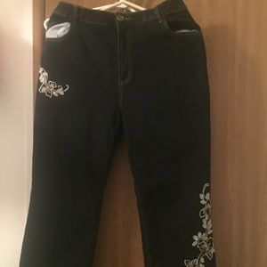 Black embroidered capri jeans